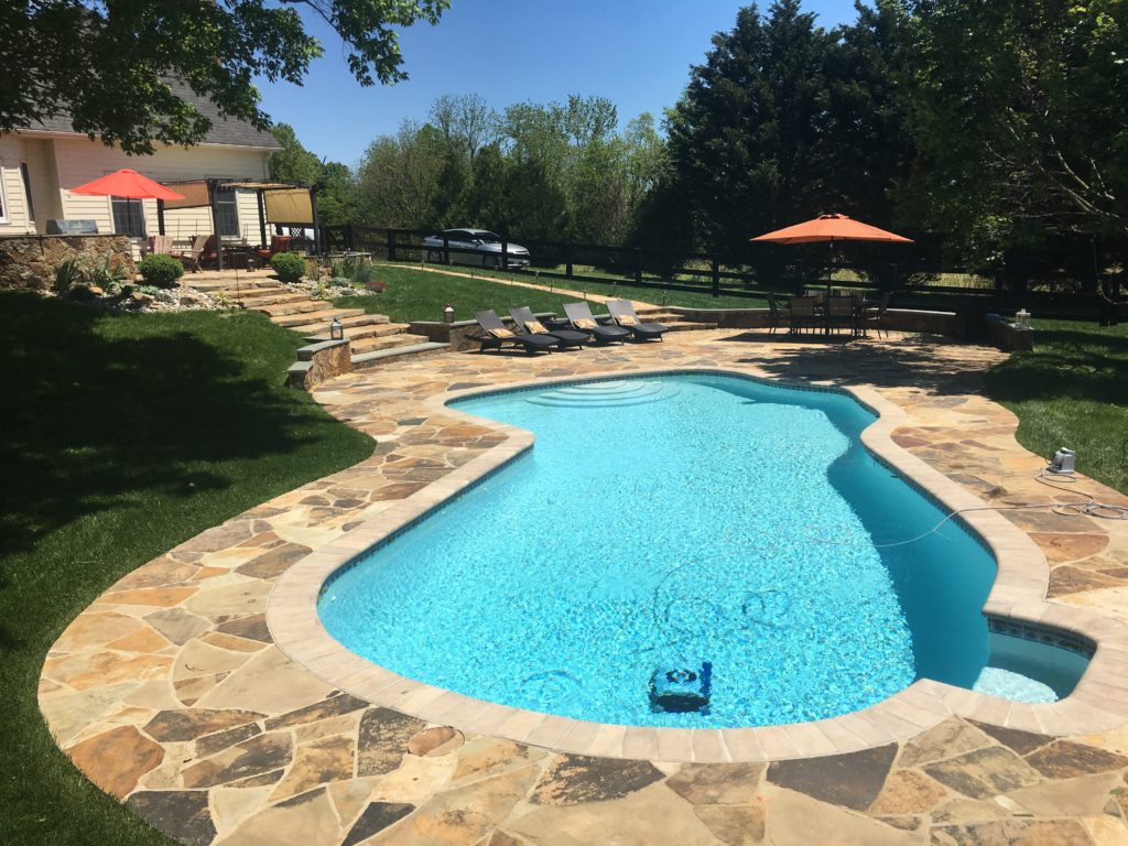 Flagstone border around pool by Capital Masonry