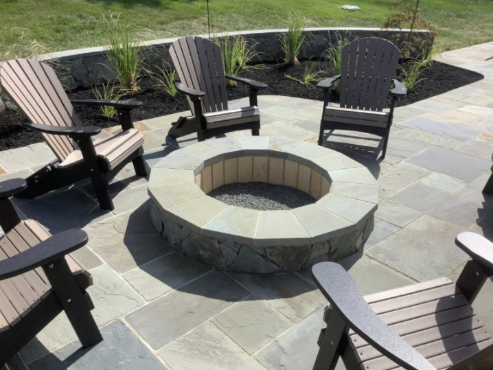 Image of Flagstone Fire Pit integrated into patio by Capital Masonry