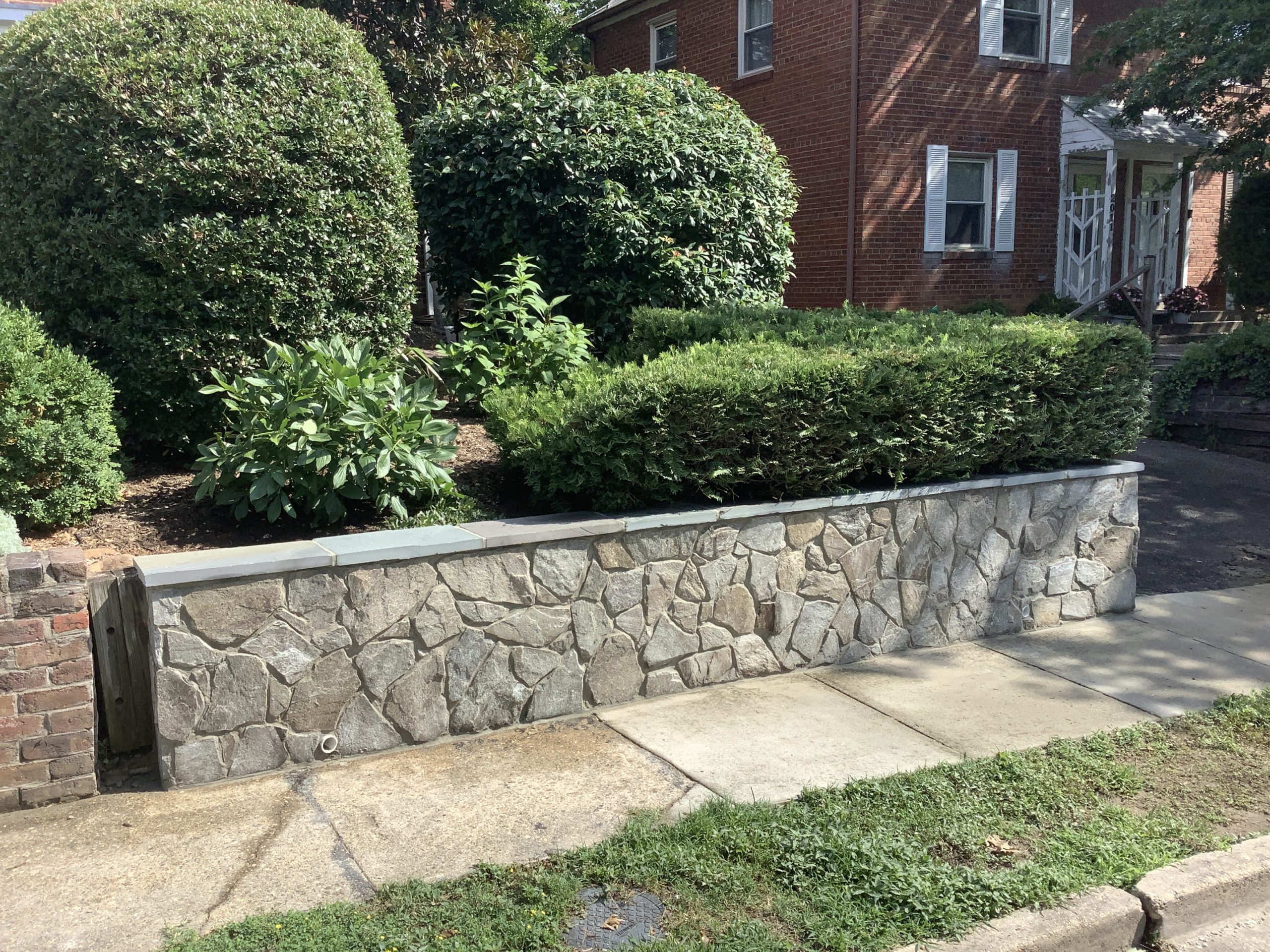 Fieldstone Retaining Wall with Flagstone Capping